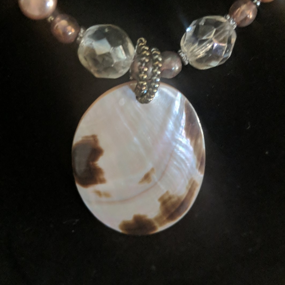3/$25 Mother of Pearl shell and bead necklace - Picture 11 of 11